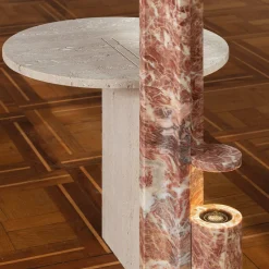 Tavolino Laterale Mostro II in Marmo Rosa Peralba e Travertino con Lampada Incassata