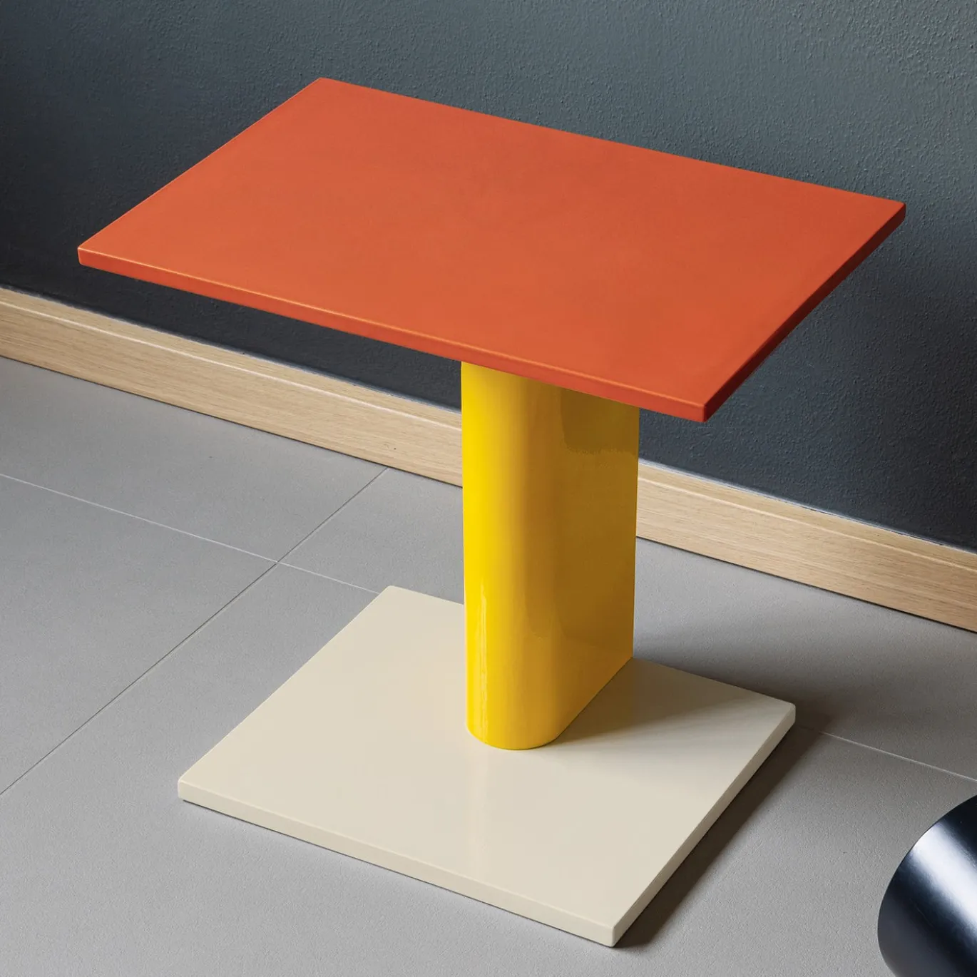Tavolino laterale Rivington 50 in ceramica multicolore di Edward Barber & Jay Osgerby