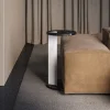 Tavolino laterale rotondo in marmo nero e bianco Lyris Modern L di Lorenzo Zaccarin