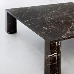 Tavolino LoveMeLoveMeNot in marmo Nero St Laurent di Michael Anastassiades