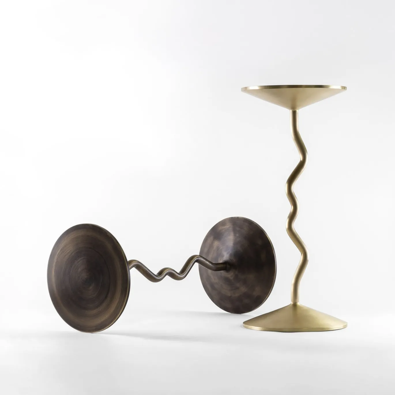 Tavolino multifunzionale Balance in bronzo di Millim Studio