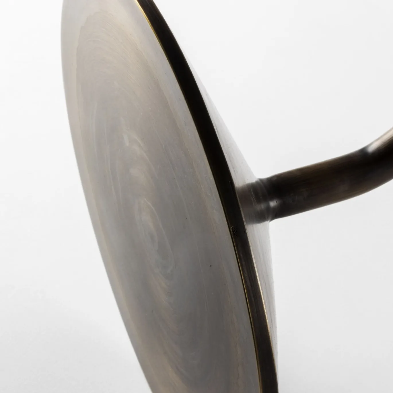 Tavolino multifunzionale Balance in bronzo di Millim Studio
