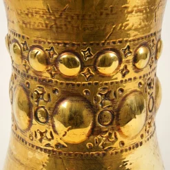Tavolino Myra in ceramica oro di Gabriele Mengoni