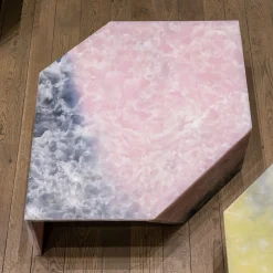 Tavolino Origami Inciso Pink di Patricia Urquiola