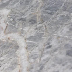 Tavolino quadrato Itinera in marmo grigio e ferro di S. Golubeva