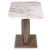 Tavolino Rylan con base in ottone e piano in marmo Calacatta