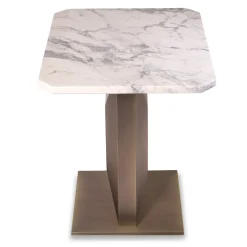 Tavolino Rylan con base in ottone e piano in marmo Calacatta