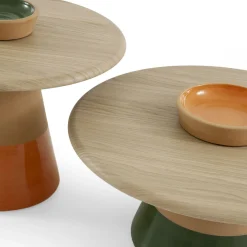 Tavolino Sablier con base in argilla e piano in legno di rovere