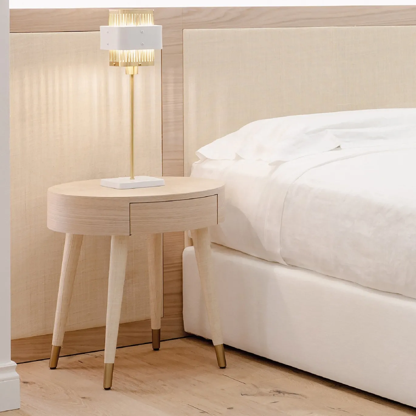 Tavolino Santos con gambe in rafia sand della Collezione Riviera