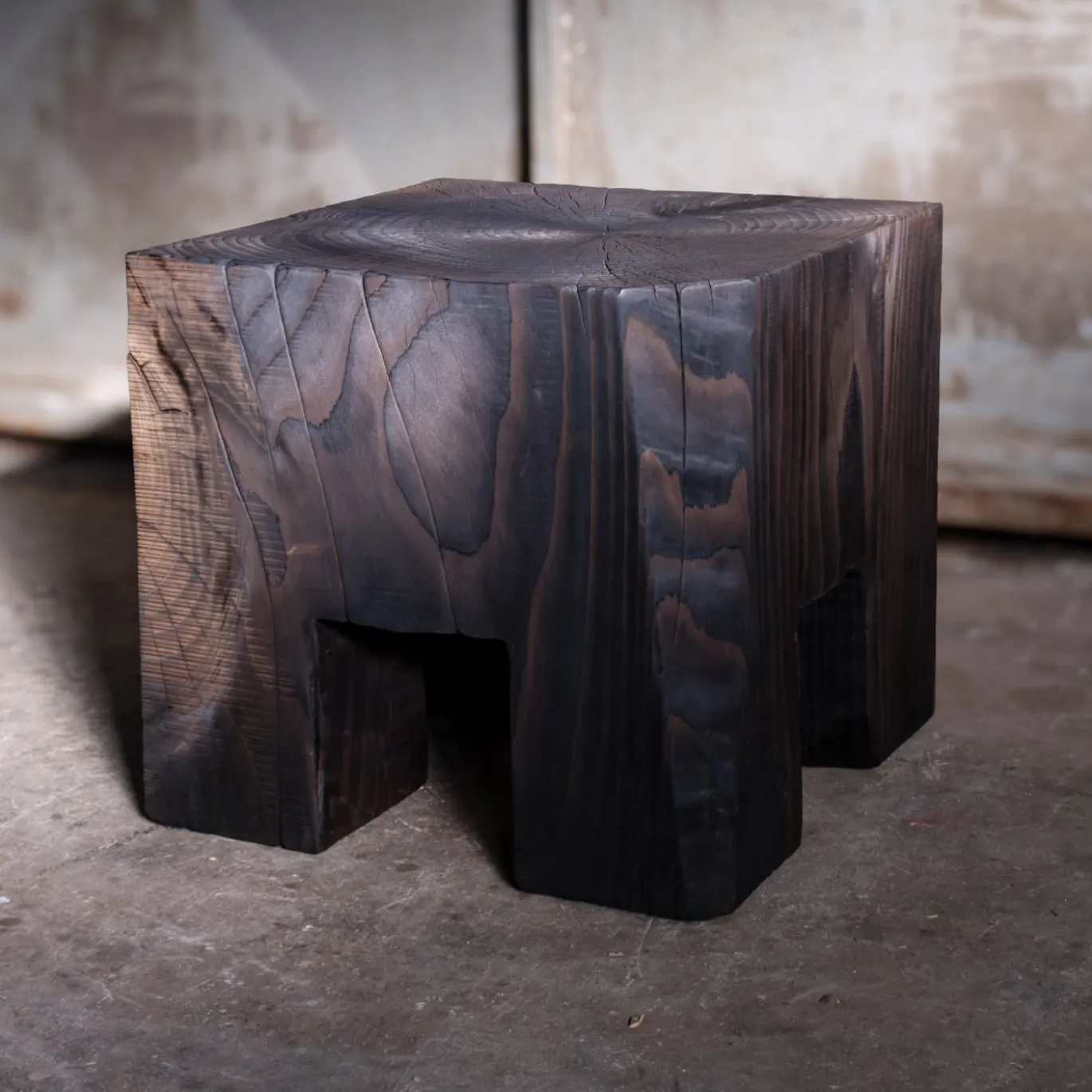 Tavolino Skelly Cube con finitura color carbone