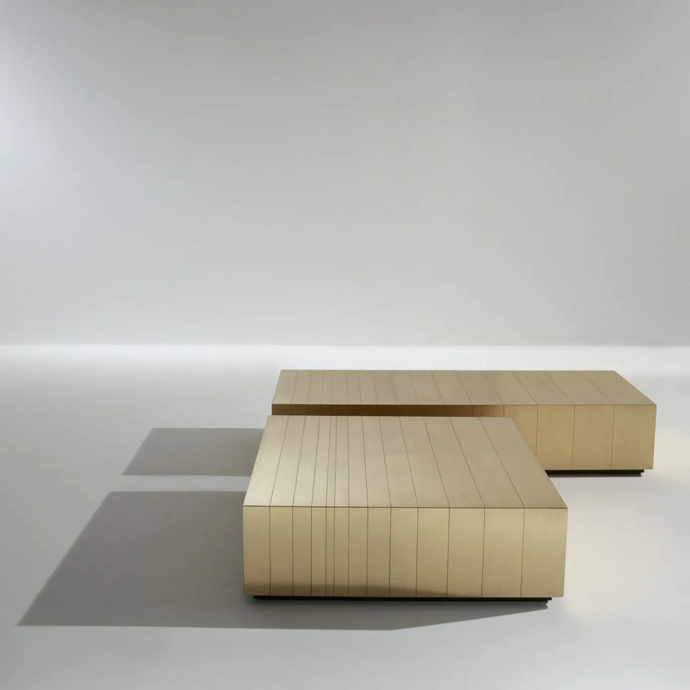Tavolino ST 32 in Ottone Satinato Oro