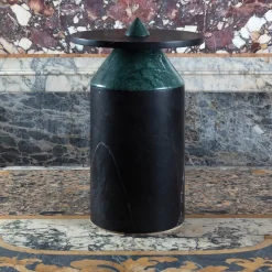Tavolino Totem nero/verde di Karen Chekerdjian