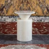 Tavolino Totem Onyx di Karen Chekerdjian