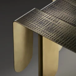 Tavolino Xilo in ottone lucido di Design Delineo Design Studio