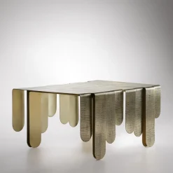 Tavolino Xilo in ottone lucido di Design Delineo Design Studio