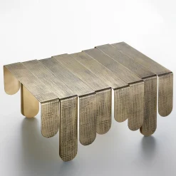 Tavolino Xilo in ottone lucido di Design Delineo Design Studio