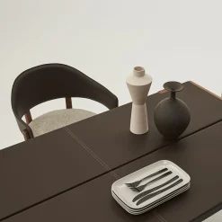 Tavolo Akira in pelle e noce