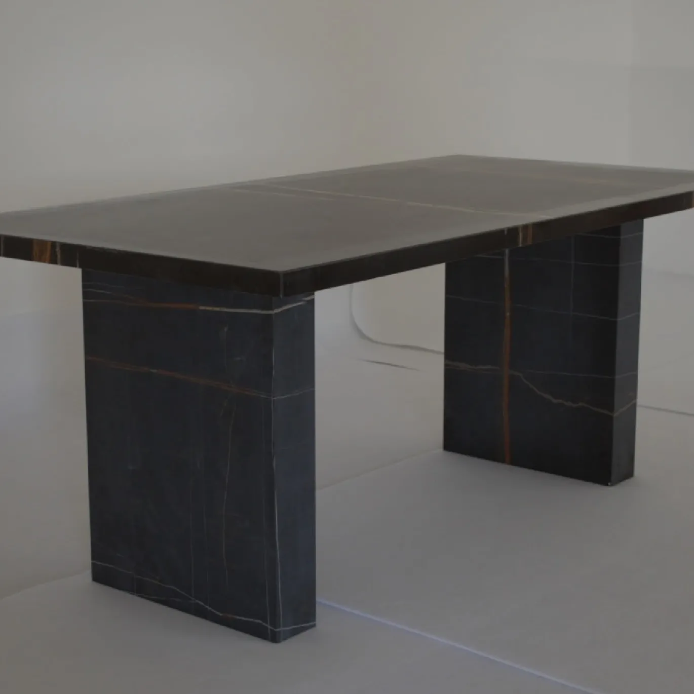 Tavolo Big Strong in Nero Gold