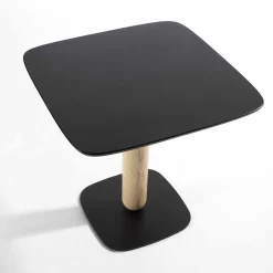 Tavolo bistro con top laccato nero Isabel e gambe in legno di frassino
