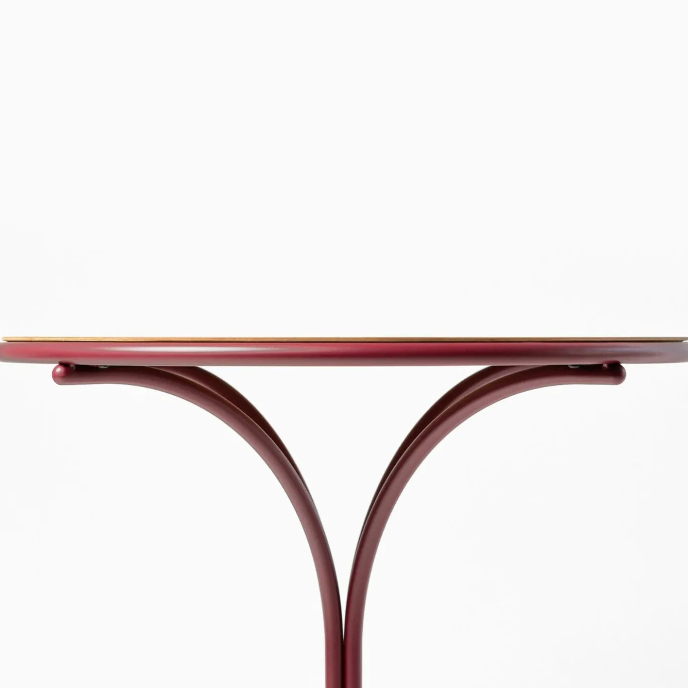 Tavolo Bistrot da esterno Ample Red di Nichetto Studio
