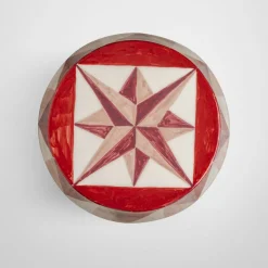 Tavolo con decoro a rombi bianchi e rossi lucido in ceramica