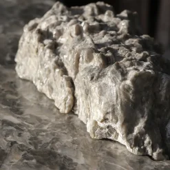 Tavolo consolle Strata in alabastro grigio