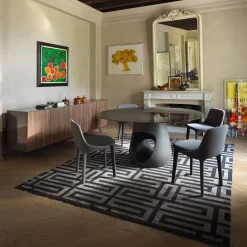 Tavolo da pranzo Barbara con piano in marmo Marquina di Renato Zamberlan