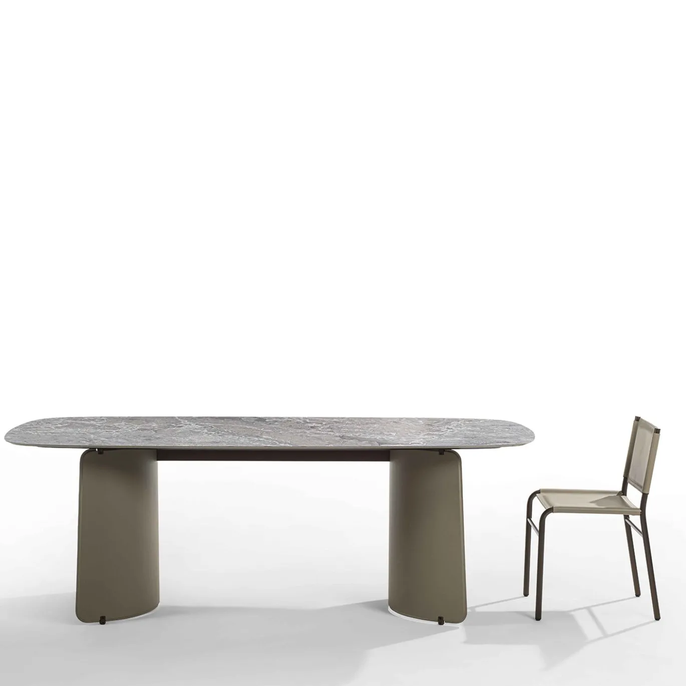 Tavolo da pranzo Butterfly con base in pelle e top in gres porcellanato
