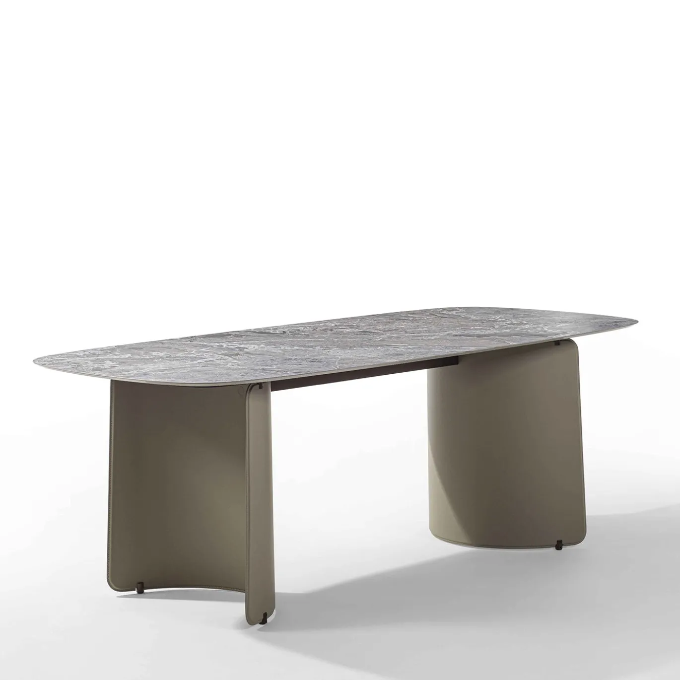 Tavolo da pranzo Butterfly con base in pelle e top in gres porcellanato