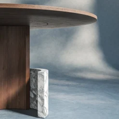 Tavolo da pranzo CC rotondo in legno con dettaglio in marmo