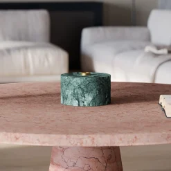 Tavolo da pranzo egiziano rotondo rosa Inside Out di Karen Chekerdjian
