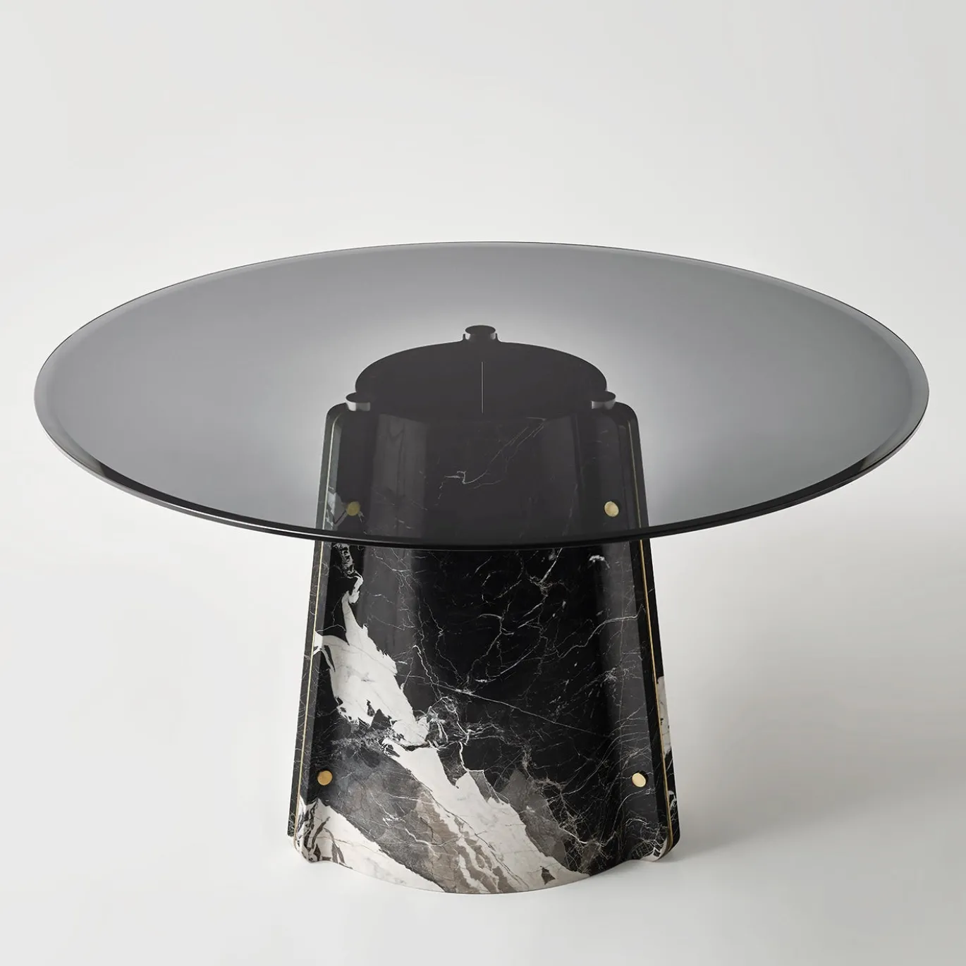 Tavolo da pranzo Elitra in marmo Grand Antique nero e piano in vetro fumé