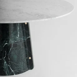 Tavolo da pranzo Elitra in marmo verde Tinos con piano in marmo bianco di Carrara