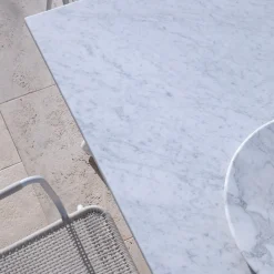 Tavolo da pranzo esterno rettangolare Larte 260 in marmo bianco carrara e acciaio bianco