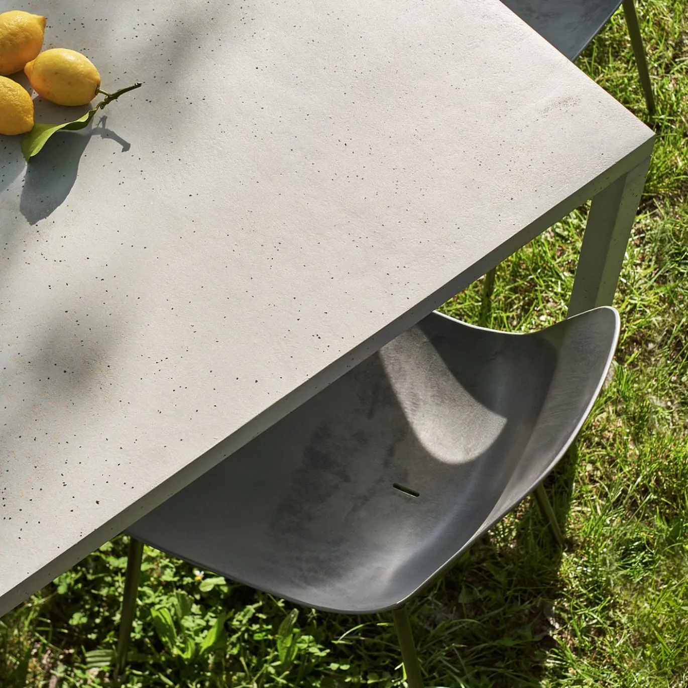 Tavolo Da Pranzo In Alluminio Cocciogrigio