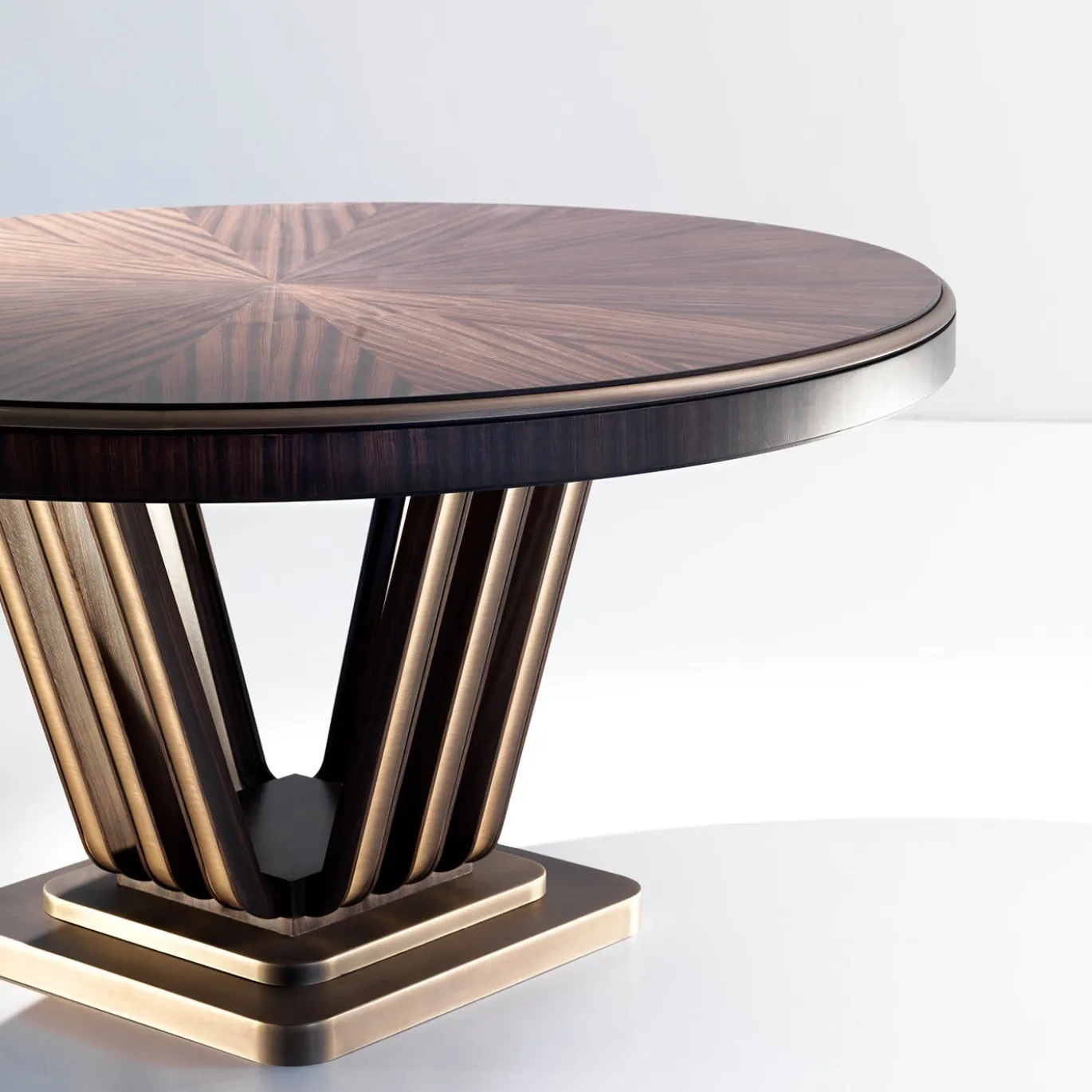 Tavolo da pranzo in ottone e zebra