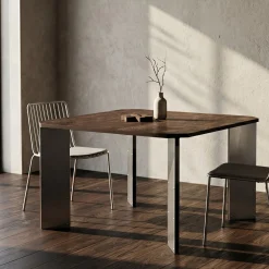 Tavolo da pranzo Limbo in compensato di betulla tinto tabacco e acciaio