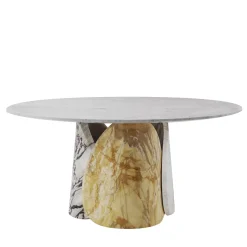Tavolo da pranzo Petalo con base in tre tipi di marmo e piano in marmo di Carrara