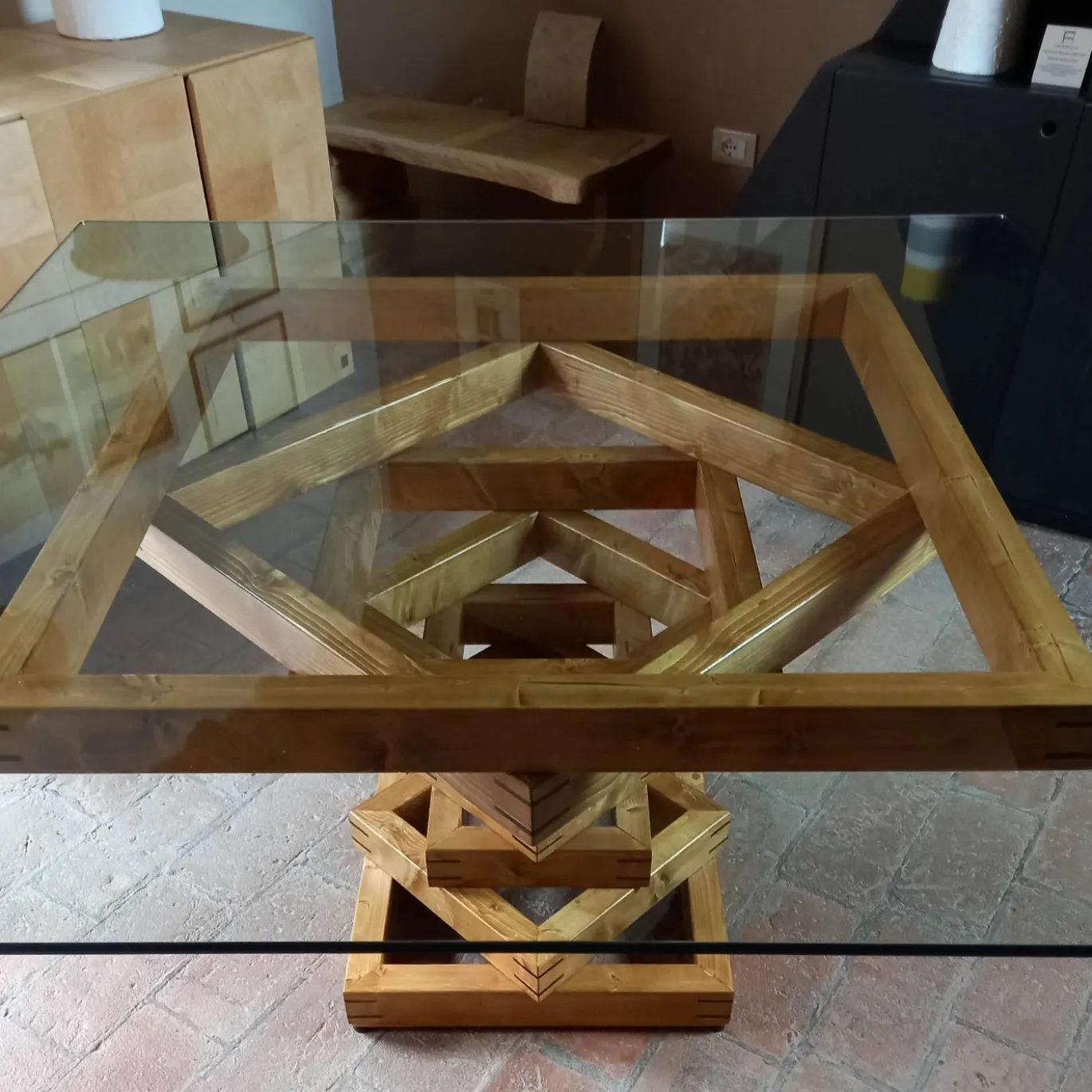 Tavolo da pranzo quadrato Corinto in vetro e legno di noce