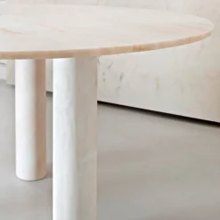 Tavolo da pranzo Rosa Portogallo Marble Lovemelovemenot di Michael Anastassiades