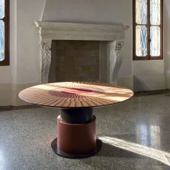 Tavolo da pranzo rotondo Altobasso in legno Bolivar nelle tonalità rosso corallo
