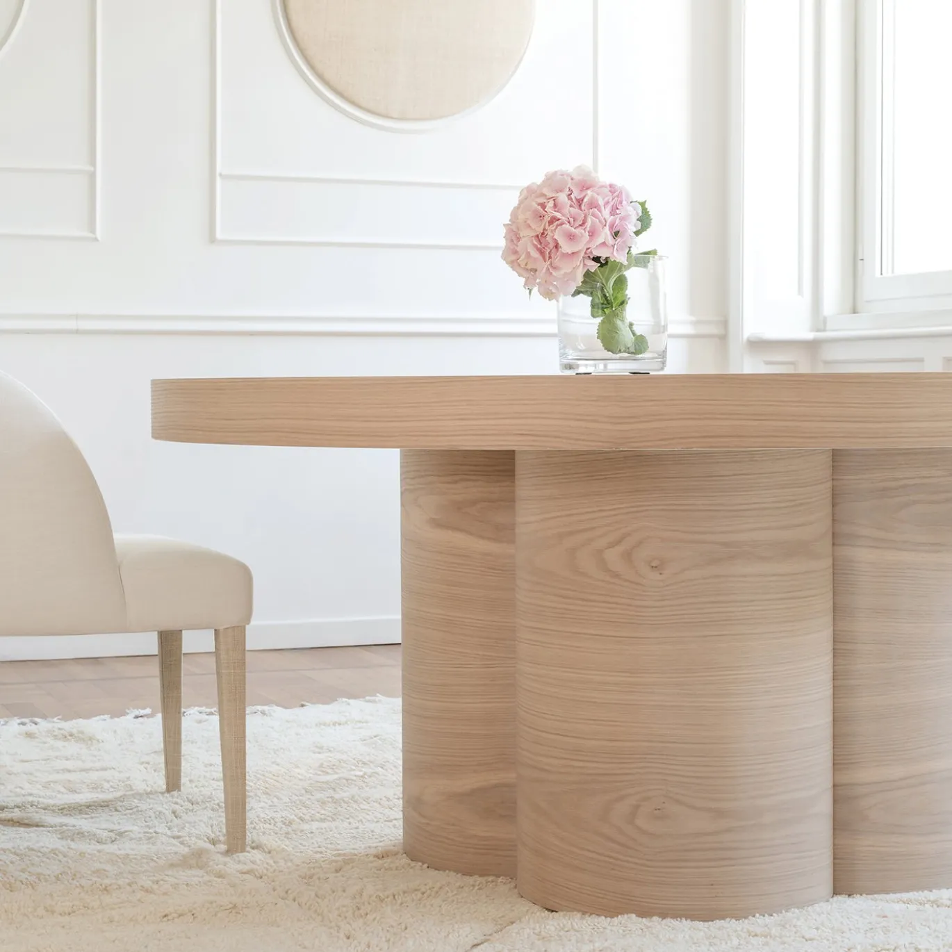 Tavolo da pranzo rotondo Belmont in rovere della Collezione Riviera