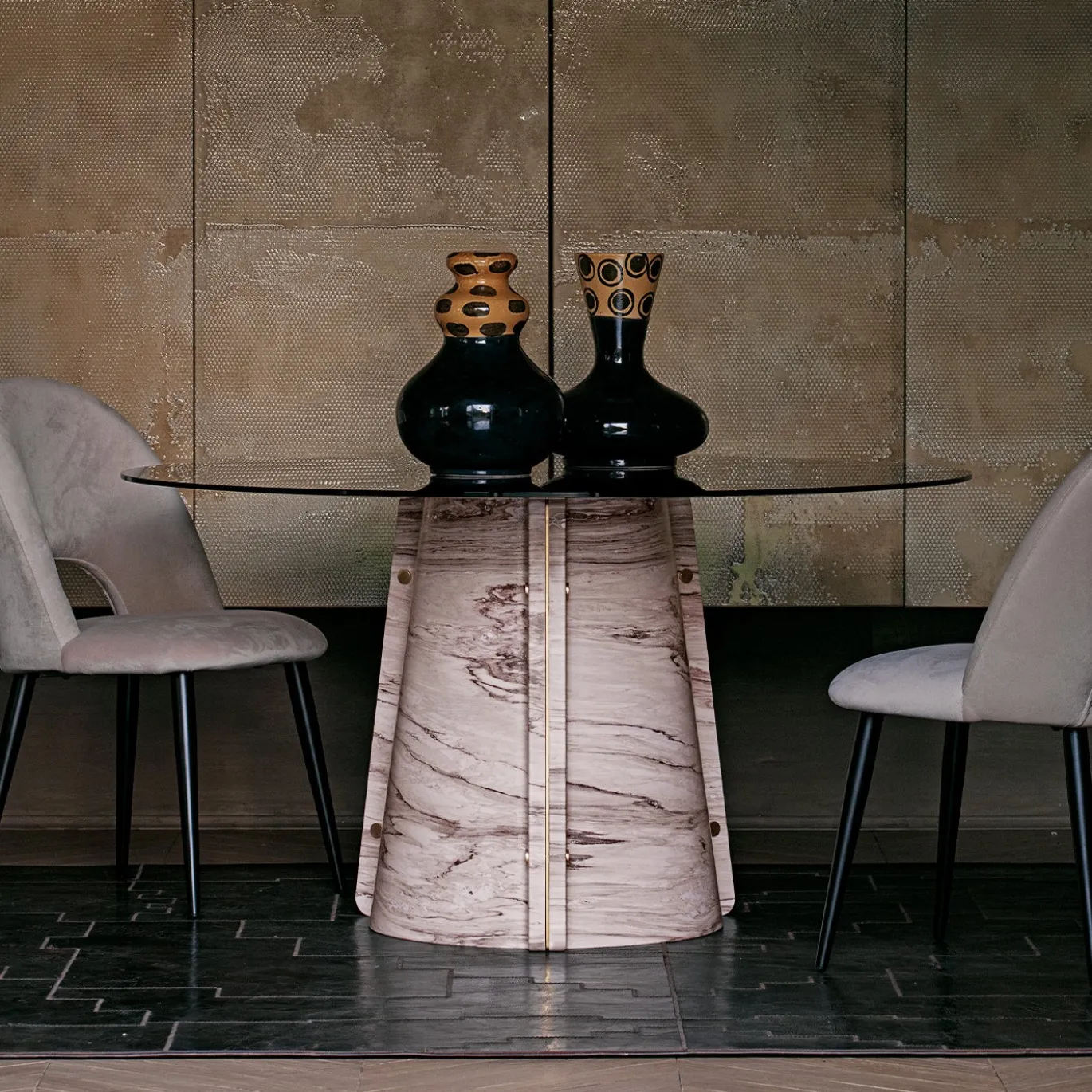 Tavolo da pranzo rotondo Elitra in marmo Palissandro marrone con piano in vetro fumé