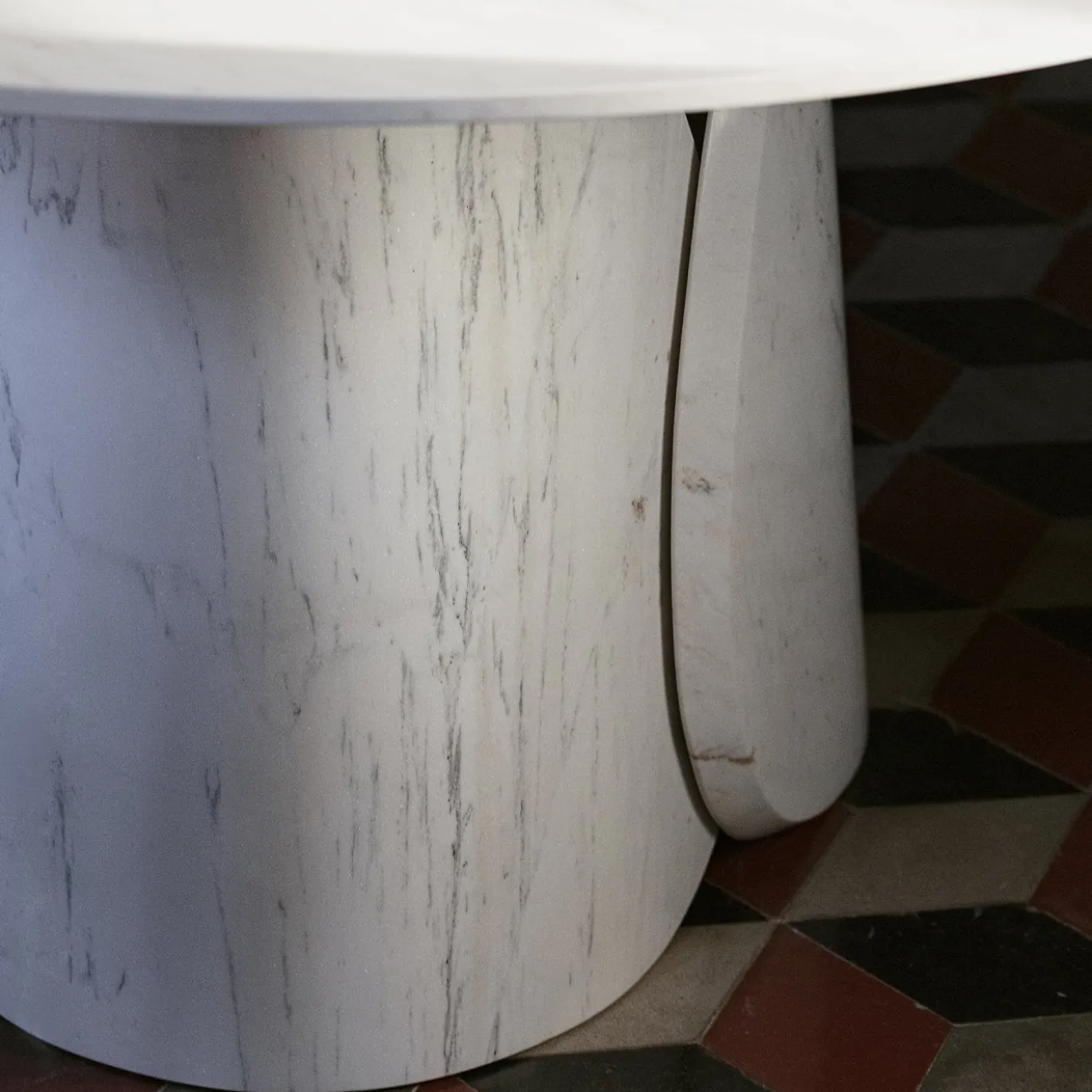 Tavolo da pranzo rotondo Petalo in marmo Palissandro argento