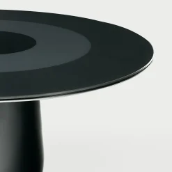 Tavolo da pranzo Roundel in cristallo nero di Claesson Koivisto Rune