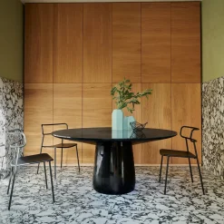 Tavolo da pranzo Roundel in cristallo nero di Claesson Koivisto Rune
