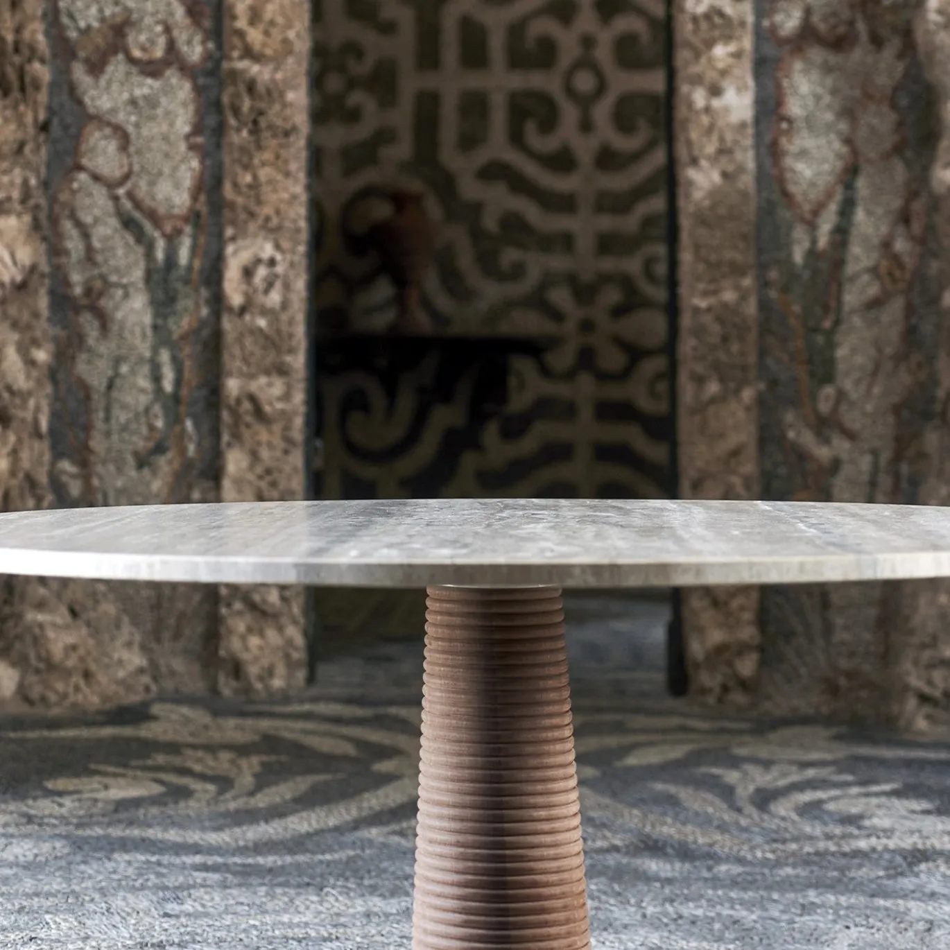 Tavolo da salotto in marmo Carrara bianco tramonto di Paola Navone