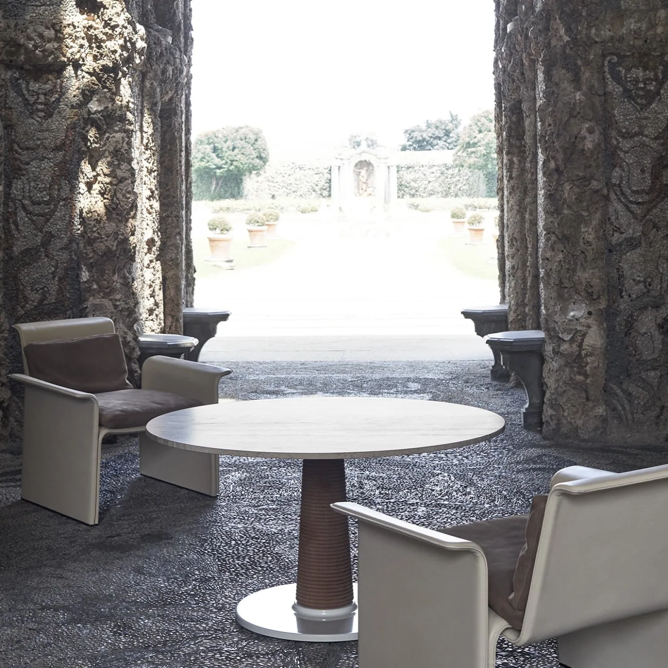 Tavolo da salotto in marmo Carrara bianco tramonto di Paola Navone