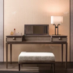 Tavolo da toilette con specchio