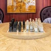 Tavolo Pantheon in legno di eucalipto intarsiato